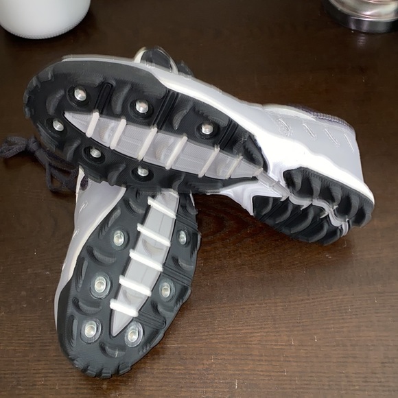 NEW!! Adidas Women’s Track & Field Spike Shoes size 6 - Picture 5 of 6